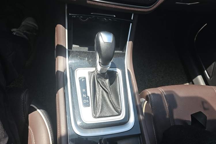 Used CHANGAN Raeton CC 2018 1.5T Automatic Zhiya Model China V Standard Gear Lever
