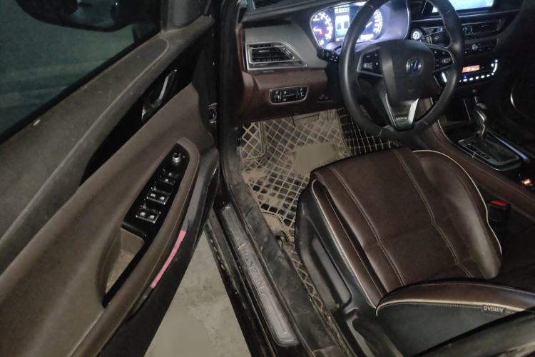 Used CHANGAN Raeton CC 2018 1.5T Automatic Haoya Model Guangmang Edition China V Standard Interior 3