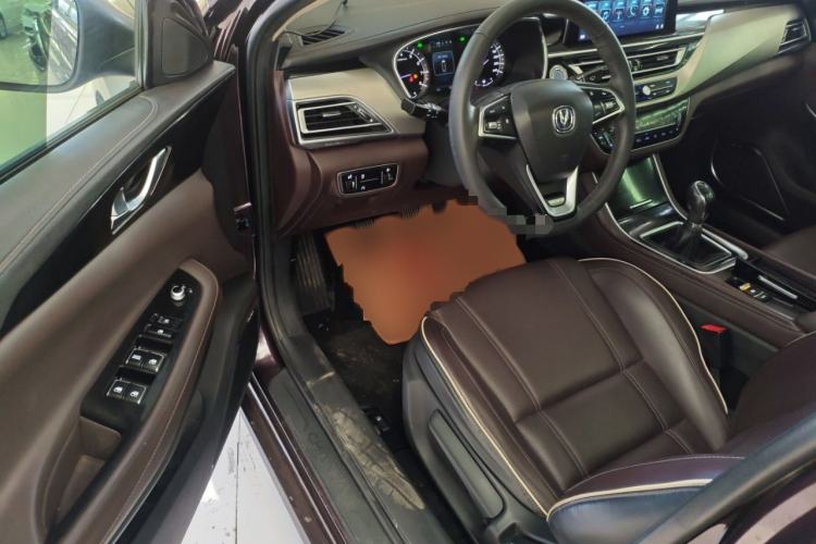 Used CHANGAN Raeton CC 2018 1.5T Manual Luxury Model China V Standard Interior 3