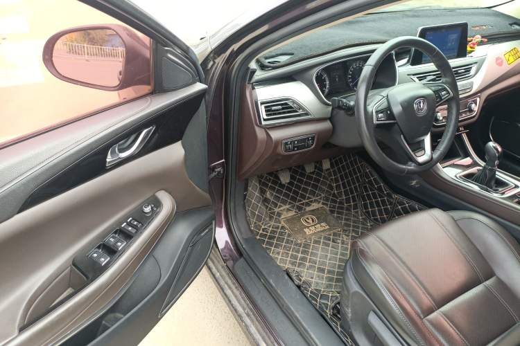 Used CHANGAN Raeton CC 2018 1.5T Manual Elegant Model China V Standard Interior 3