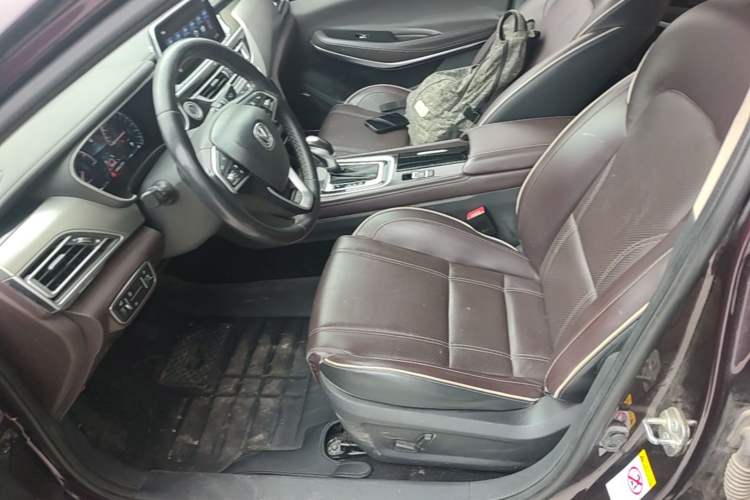 Used CHANGAN Raeton CC 2018 1.5T Automatic Zhiya Model China V Standard Interior 3