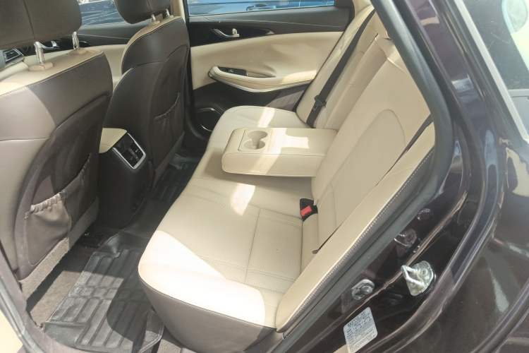 Used CHANGAN Raeton CC 2018 1.5T Automatic Zhiya Model China V Standard Interior 4