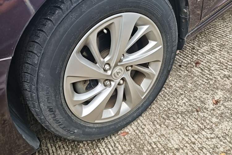 Used CHANGAN Raeton CC 2018 1.5T Automatic Elegant Starry Edition China V Standard Left Front Wheel Hub