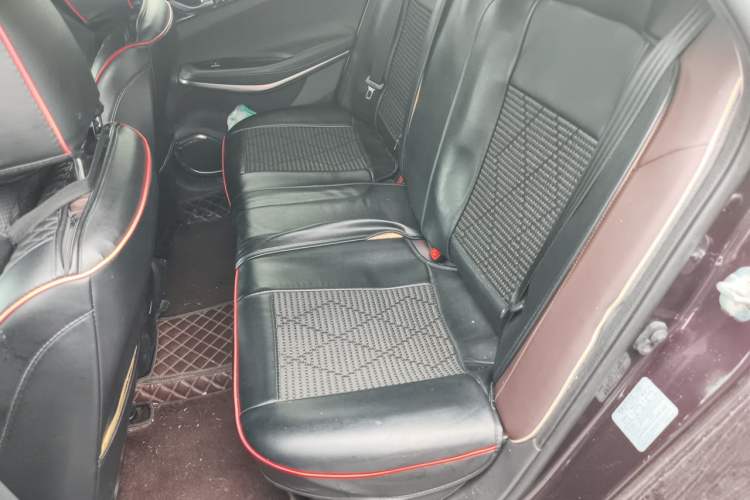 Used CHANGAN Raeton CC 2018 1.5T Manual Luxury Model China V Standard Left Rear Seat