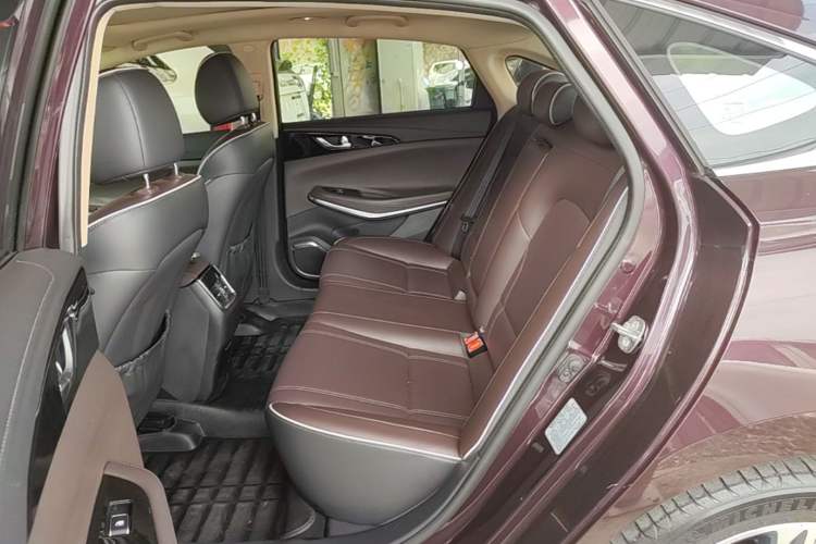 Used CHANGAN Raeton CC 2018 1.5T Automatic Zhiya Model China V Standard Left Rear Seat
