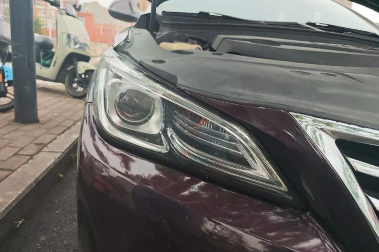 Used CHANGAN Raeton CC 2018 1.5T Automatic Haoya Model China V Standard Right Front Headlight