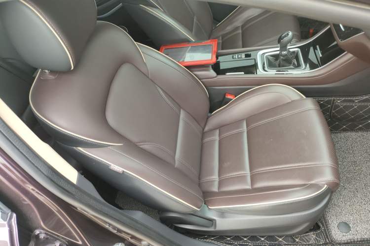 Used CHANGAN Raeton CC 2018 1.5T Manual Luxury Model China V Standard Right Front Seat