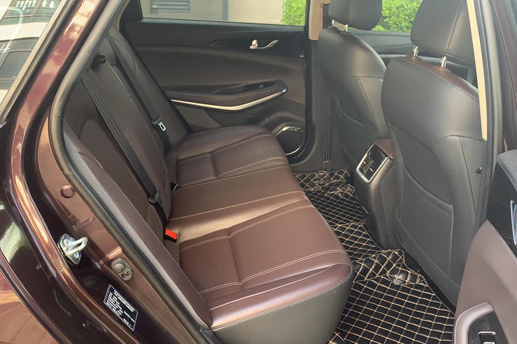 Used CHANGAN Raeton CC 2018 1.5T Manual Elegant Model China V Standard Right Rear Seat