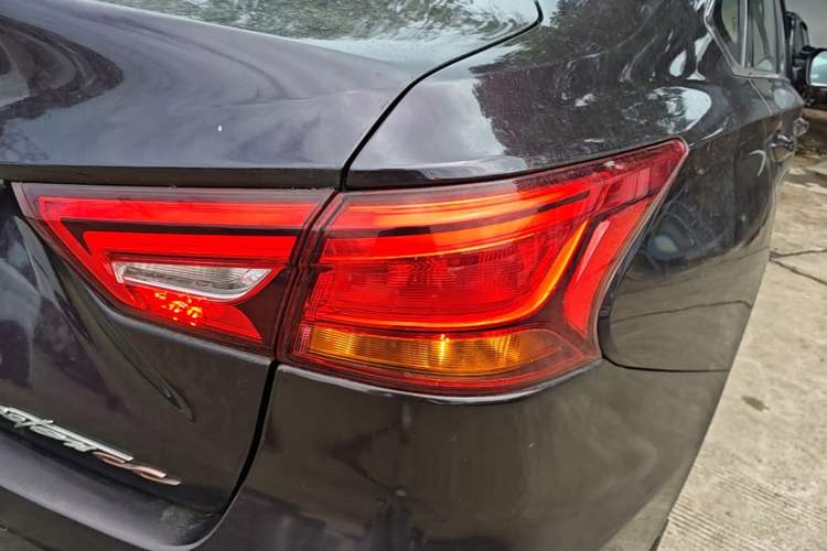 Used CHANGAN Raeton CC 2018 1.5T Automatic Elegant Starry Edition China V Standard Right Rear Taillight