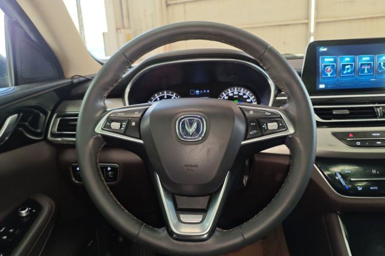 Used CHANGAN Raeton CC 2018 1.5T Manual Luxury Model China V Standard Steering Wheel