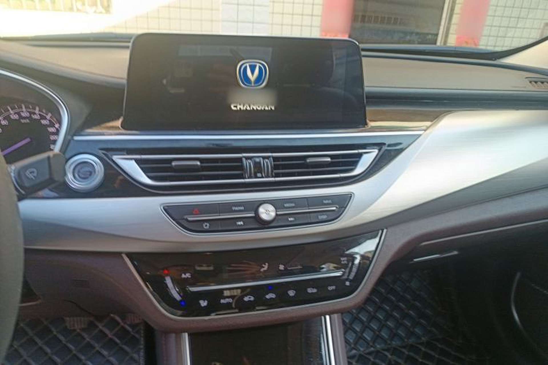 Used CHANGAN Raeton CC 2018 1.5T Manual Luxury Model China V Standard Audio And AC Panel