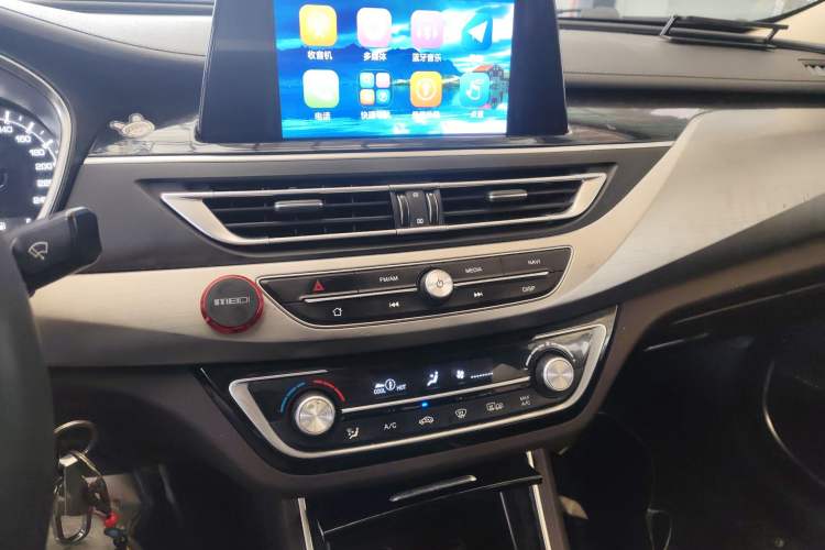 Used CHANGAN Raeton CC 2018 1.5T Manual Elegant Model China V Standard Audio And AC Panel
