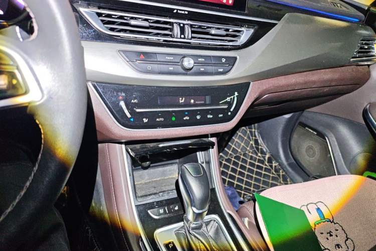 Used CHANGAN Raeton CC 2018 1.5T Automatic Zunya Model China V Standard Audio And AC Panel