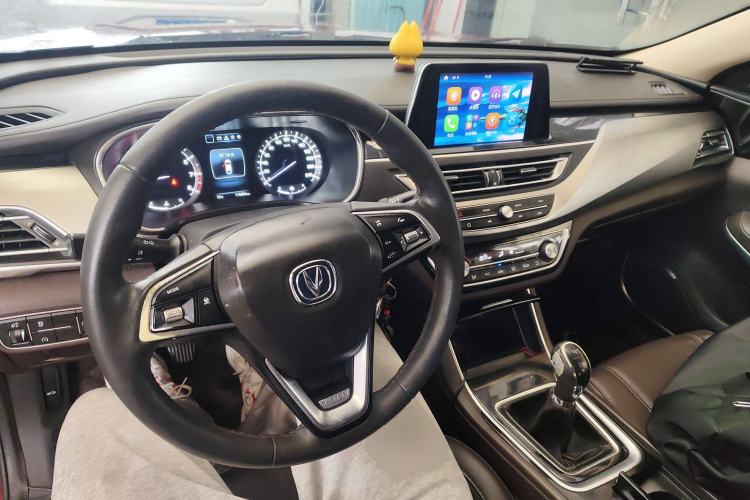 Used CHANGAN Raeton CC 2018 1.5T Manual Elegant Model China V Standard Center Console