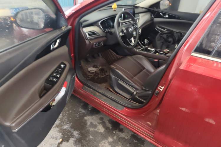 Used CHANGAN Raeton CC 2018 1.5T Manual Elegant Model China V Standard Driver Seat