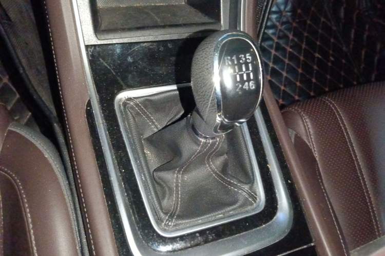 Used CHANGAN Raeton CC 2018 1.5T Manual Elegant Model China V Standard Gear Lever