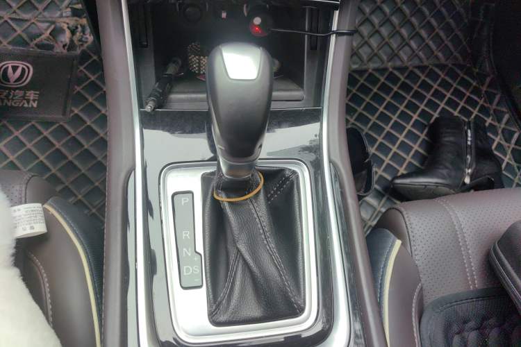 Used CHANGAN Raeton CC 2018 1.5T Automatic Haoya Model China V Standard Gear Lever
