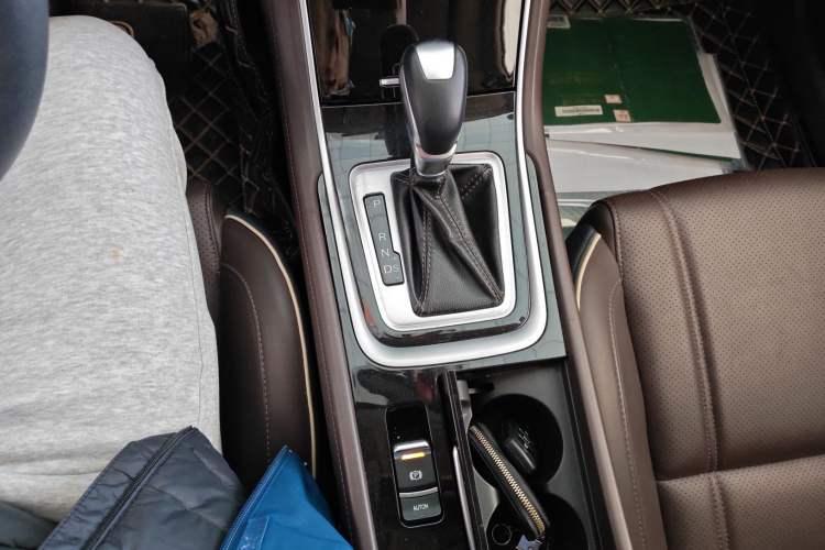 Used CHANGAN Raeton CC 2018 1.5T Automatic Haoya Model China V Standard Gear Lever