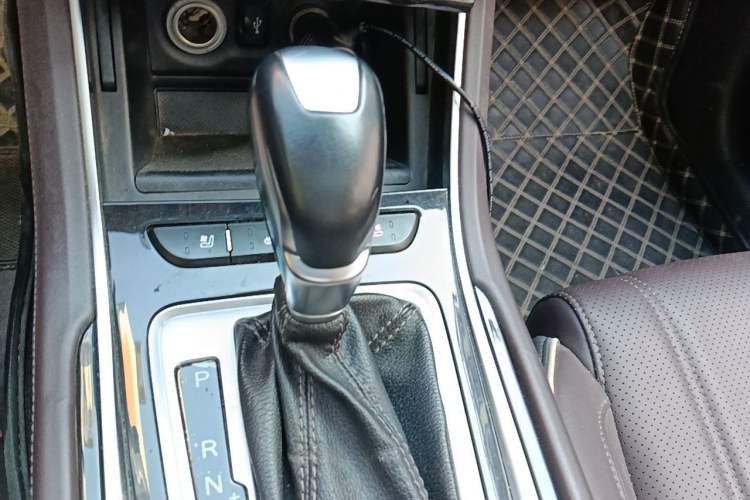 Used CHANGAN Raeton CC 2018 1.5T Automatic Zunya Model China V Standard Gear Lever