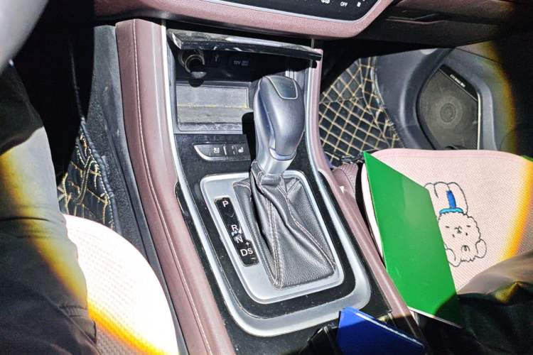 Used CHANGAN Raeton CC 2018 1.5T Automatic Zunya Model China V Standard Gear Lever