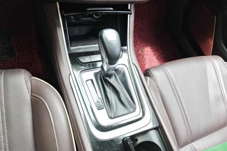 Used CHANGAN Raeton CC 2018 1.5T Automatic Zunya Model China V Standard Gear Lever
