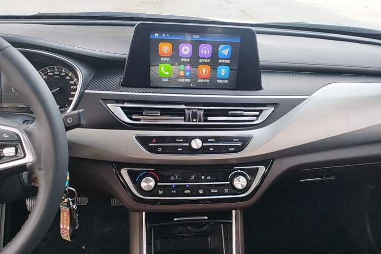 Used CHANGAN Raeton CC 2018 1.5T Manual Elegant Model China V Standard Audio And AC Panel