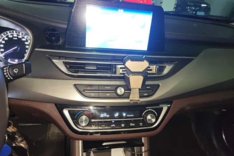 Used CHANGAN Raeton CC 2018 1.5T Automatic Elegant Version China V Standard Audio And AC Panel