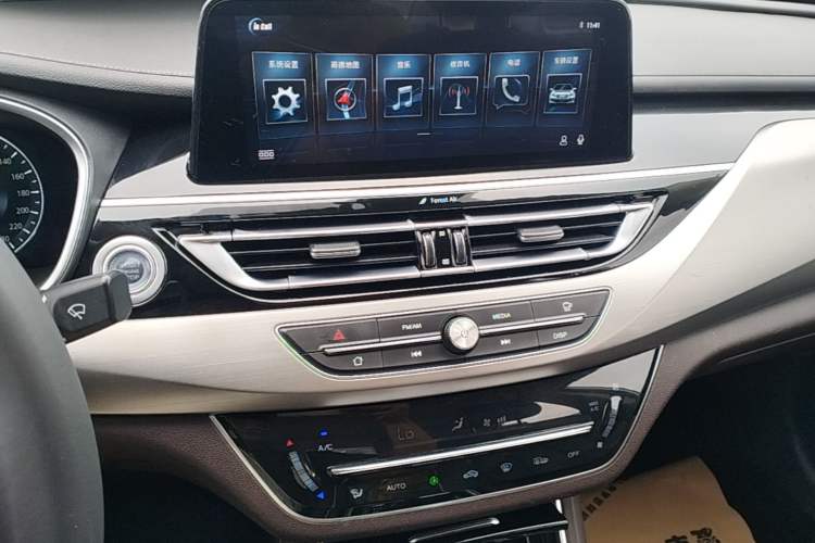 Used CHANGAN Raeton CC 2018 1.5T Automatic Zunya Model China V Standard Audio And AC Panel