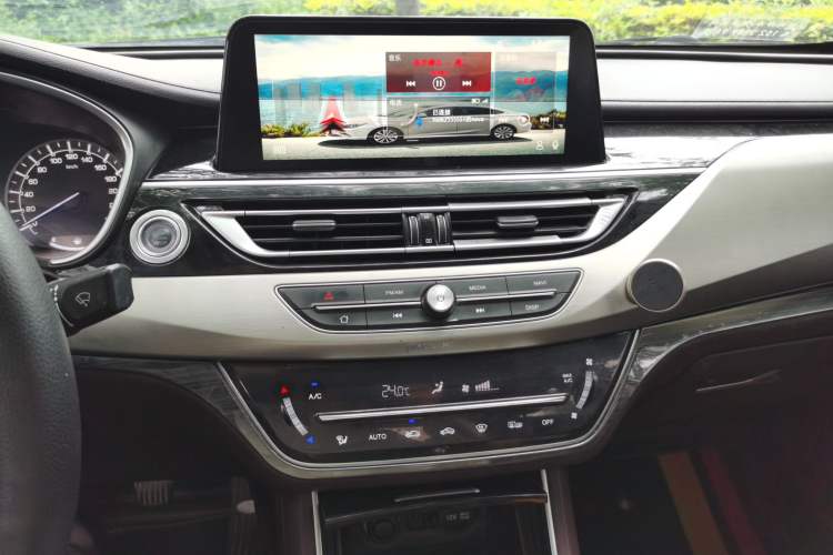 Used CHANGAN Raeton CC 2018 1.5T Manual Luxury Model China V Standard Audio And AC Panel