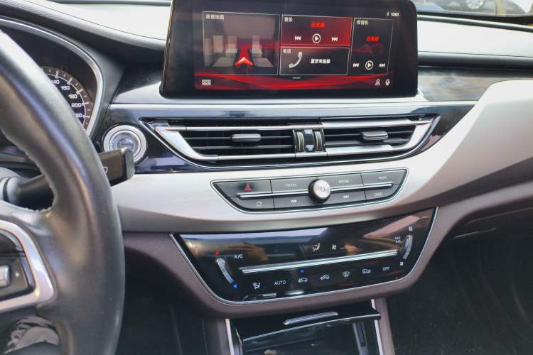 Used CHANGAN Raeton CC 2018 1.5T Automatic Haoya Model Guangmang Edition China V Standard Audio And AC Panel