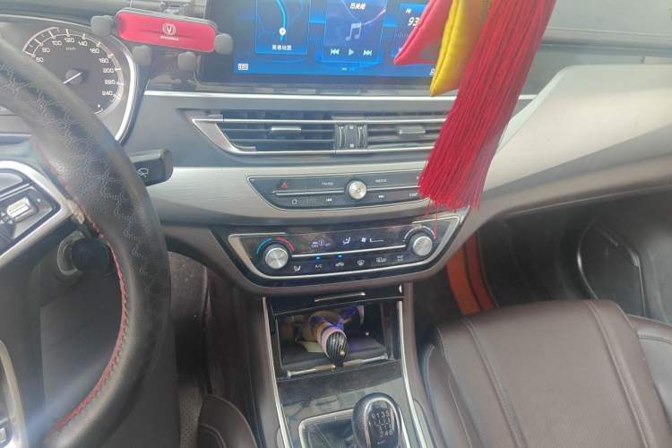 Used CHANGAN Raeton CC 2018 1.5T Manual Elegant Model China V Standard Audio And AC Panel