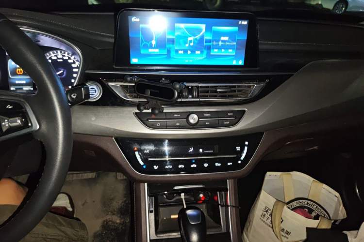 Used CHANGAN Raeton CC 2018 1.5T Automatic Haoya Model Guangmang Edition China V Standard Audio And AC Panel