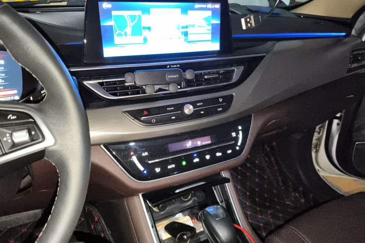 Used CHANGAN Raeton CC 2018 1.5T Automatic Zunya Model China V Standard Audio And AC Panel