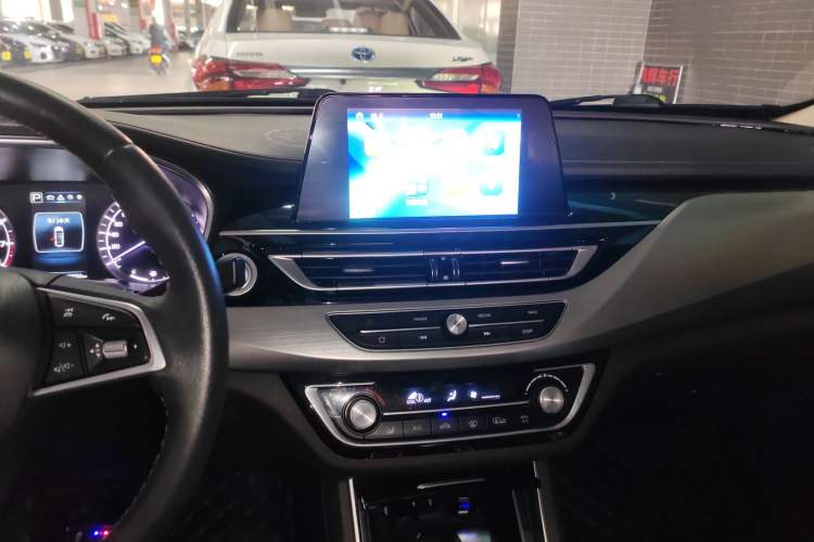 Used CHANGAN Raeton CC 2018 1.5T Automatic Elegant Starry Edition China V Standard Audio And AC Panel