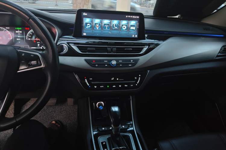 Used CHANGAN Raeton CC 2018 1.5T Automatic Zunya Model China V Standard Audio And AC Panel