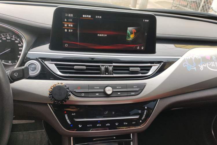 Used CHANGAN Raeton CC 2018 1.5T Automatic Elegant Starry Edition China V Standard Audio And AC Panel
