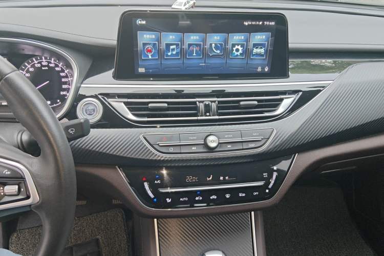 Used CHANGAN Raeton CC 2018 1.5T Automatic Haoya Model Guangmang Edition China V Standard Audio And AC Panel