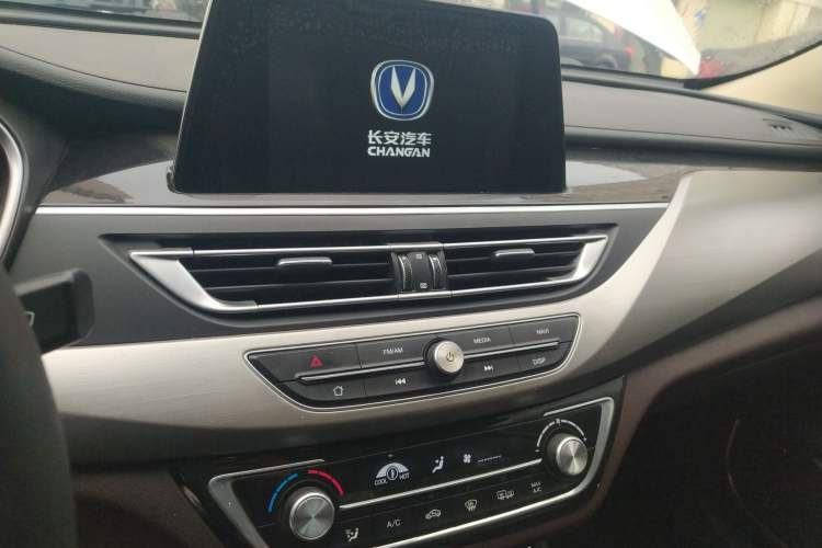 Used CHANGAN Raeton CC 2018 1.5T Manual Elegant Model China V Standard Audio And AC Panel