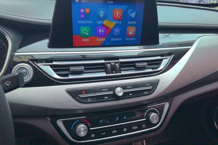 Used CHANGAN Raeton CC 2018 1.5T Manual Elegant Starry Edition China V Standard Audio And AC Panel