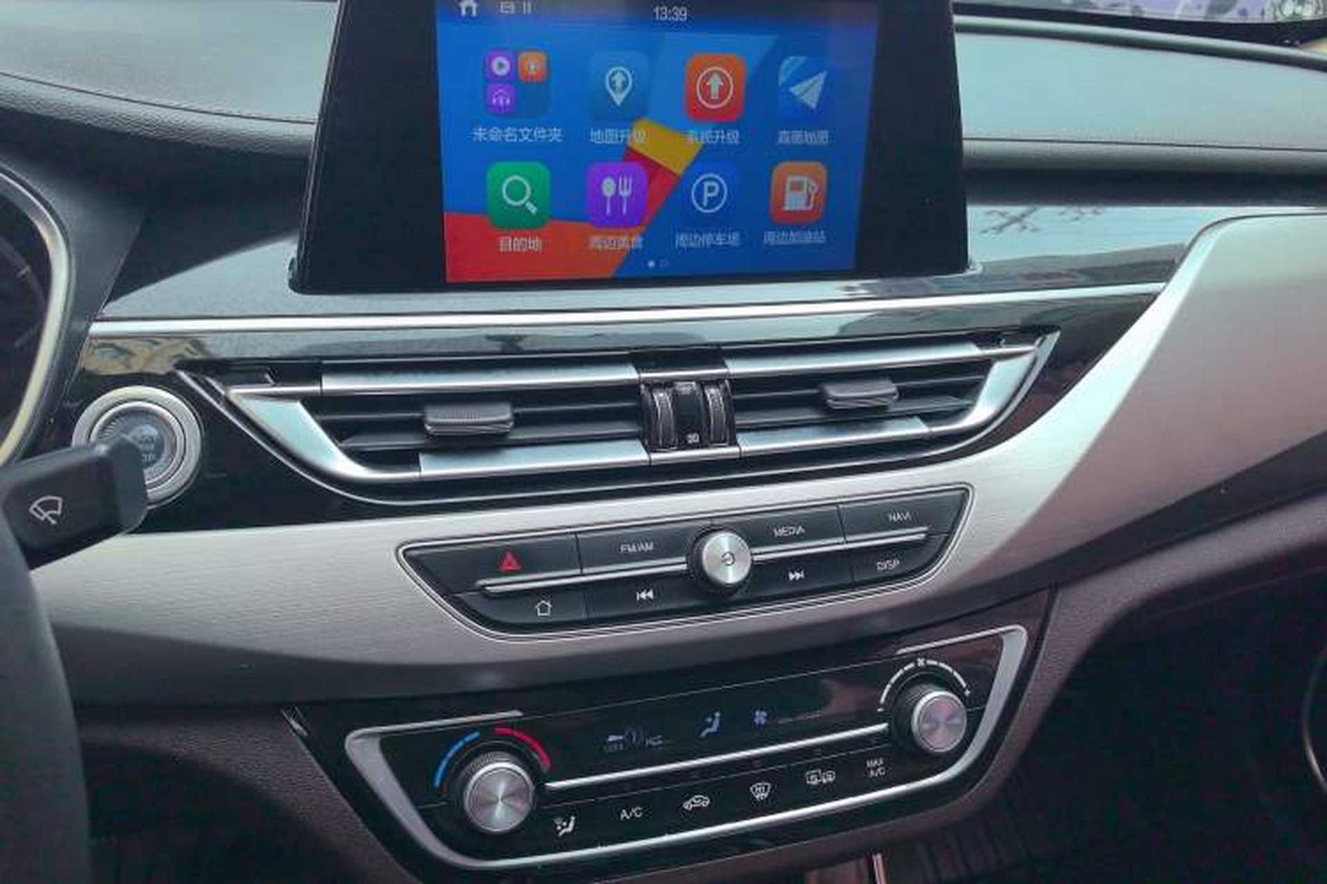 Used CHANGAN Raeton CC 2018 1.5T Manual Elegant Starry Edition China V Standard Audio And AC Panel