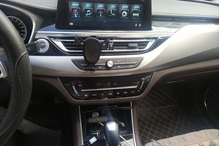 Used CHANGAN Raeton CC 2018 1.5T Automatic Zhiya Model China V Standard Audio And AC Panel