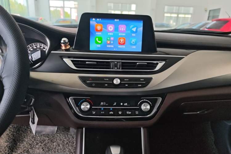 Used CHANGAN Raeton CC 2018 1.5T Automatic Elegant Version China V Standard Audio And AC Panel