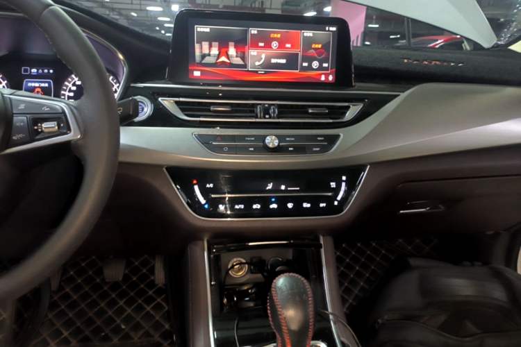 Used CHANGAN Raeton CC 2018 1.5T Manual Luxury Model China V Standard Audio And AC Panel