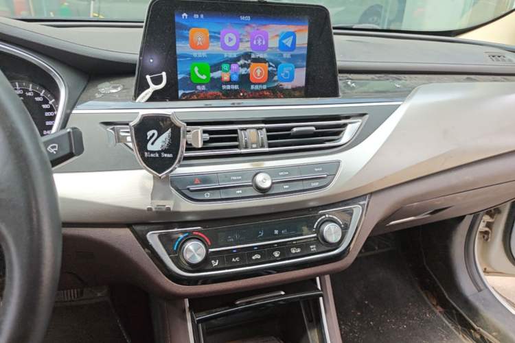 Used CHANGAN Raeton CC 2018 1.5T Manual Elegant Model China V Standard Audio And AC Panel