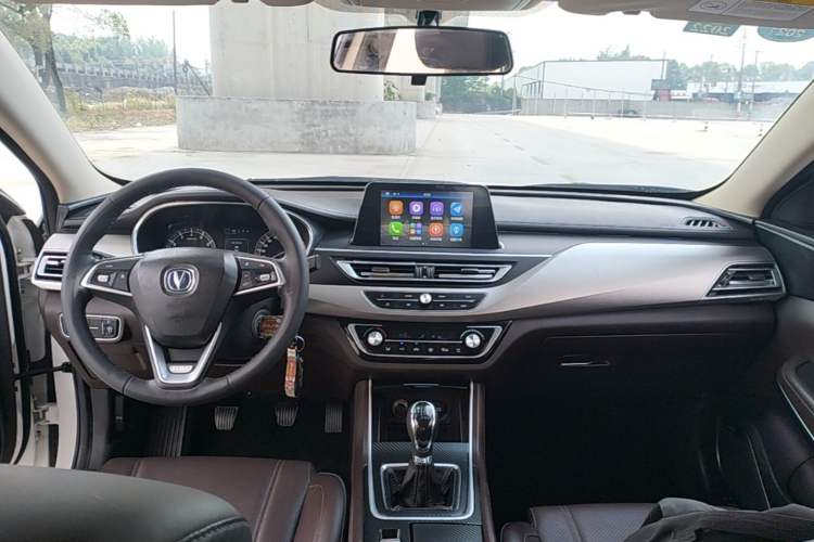 Used CHANGAN Raeton CC 2018 1.5T Manual Elegant Model China V Standard Center Console