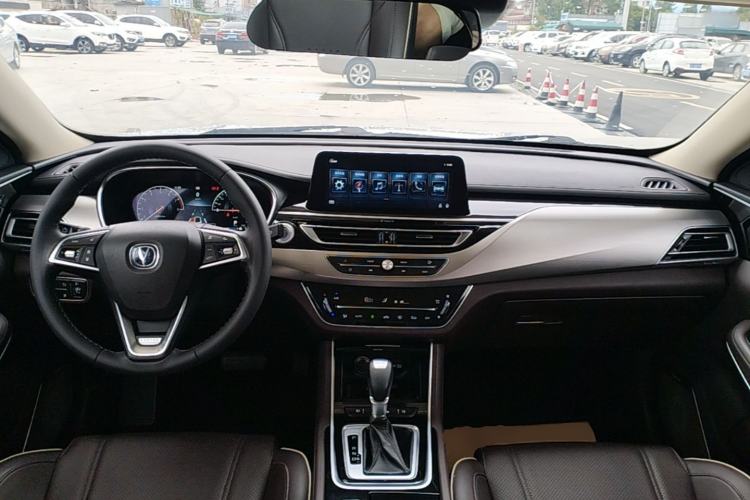 Used CHANGAN Raeton CC 2018 1.5T Automatic Zunya Model China V Standard Center Console