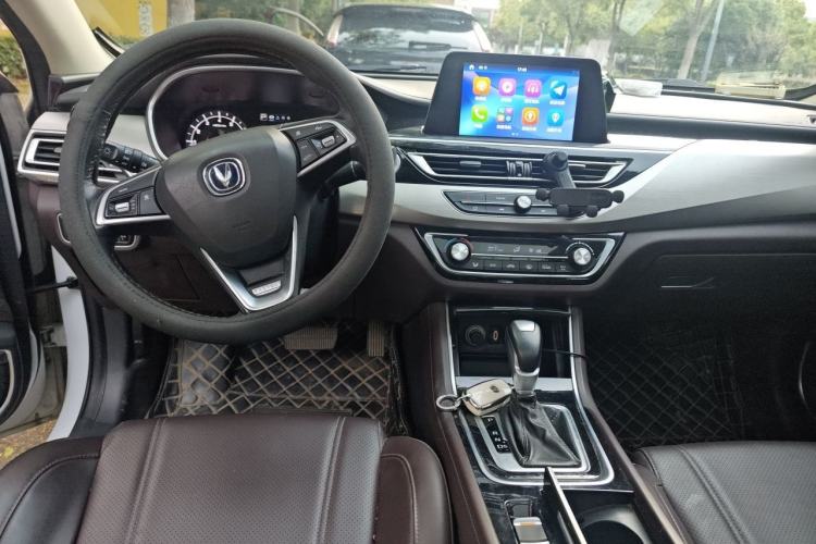 Used CHANGAN Raeton CC 2018 1.5T Automatic Elegant Starry Edition China V Standard Center Console