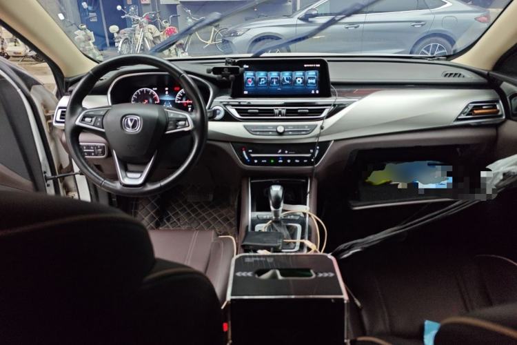 Used CHANGAN Raeton CC 2018 1.5T Automatic Zunya Model China V Standard Center Console