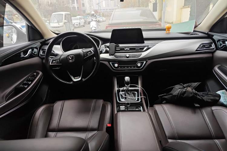 Used CHANGAN Raeton CC 2018 1.5T Automatic Elegant Starry Edition China V Standard Center Console