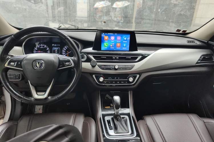 Used CHANGAN Raeton CC 2018 1.5T Automatic Elegant Starry Edition China V Standard Center Console